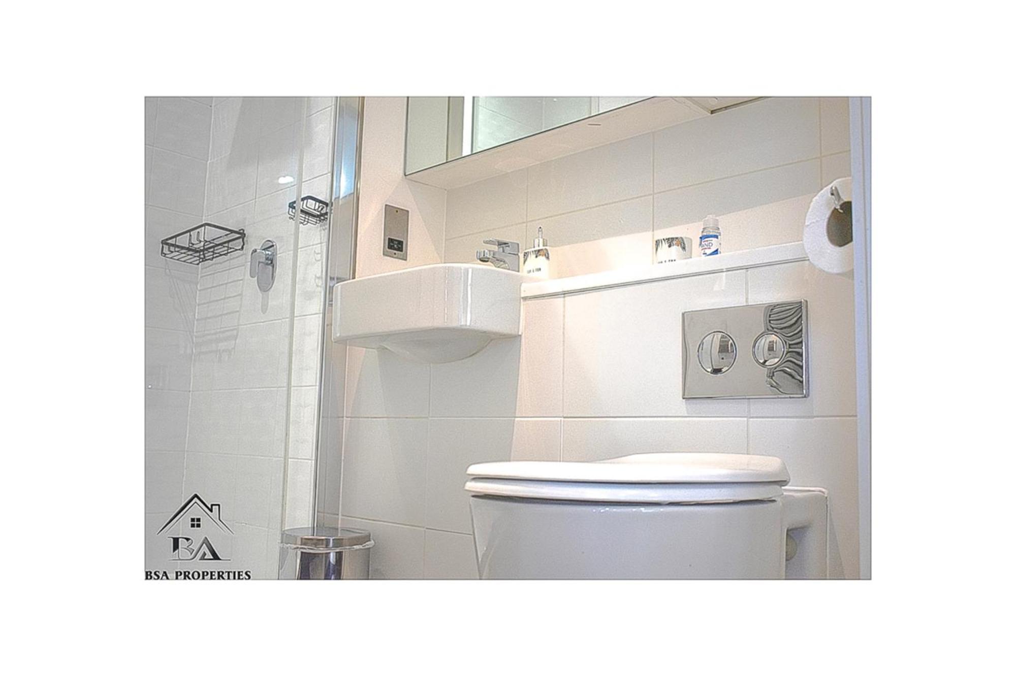 City Centre Apartment Close To Ascot & Legoland Sleep Upto 4 Guests - Parking On Request! Bracknell Ngoại thất bức ảnh