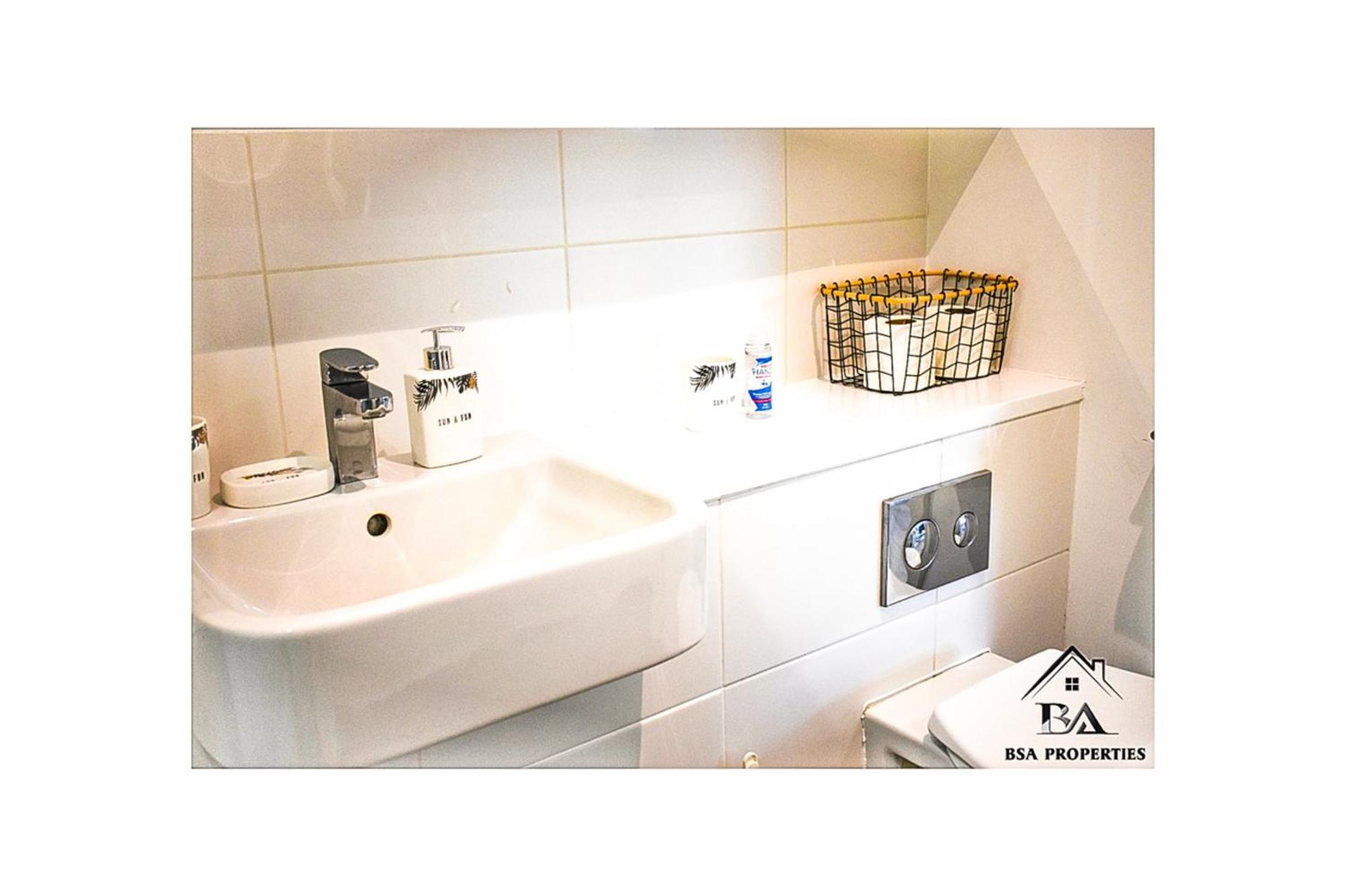 City Centre Apartment Close To Ascot & Legoland Sleep Upto 4 Guests - Parking On Request! Bracknell Ngoại thất bức ảnh
