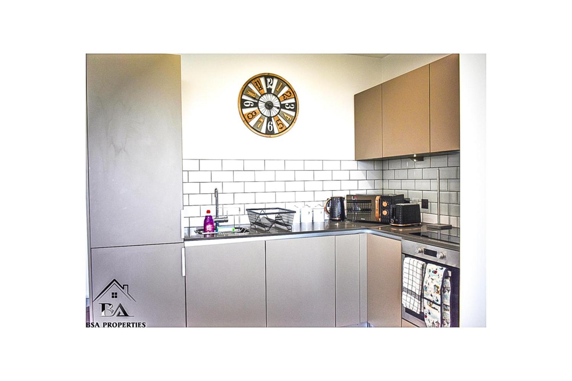 City Centre Apartment Close To Ascot & Legoland Sleep Upto 4 Guests - Parking On Request! Bracknell Ngoại thất bức ảnh