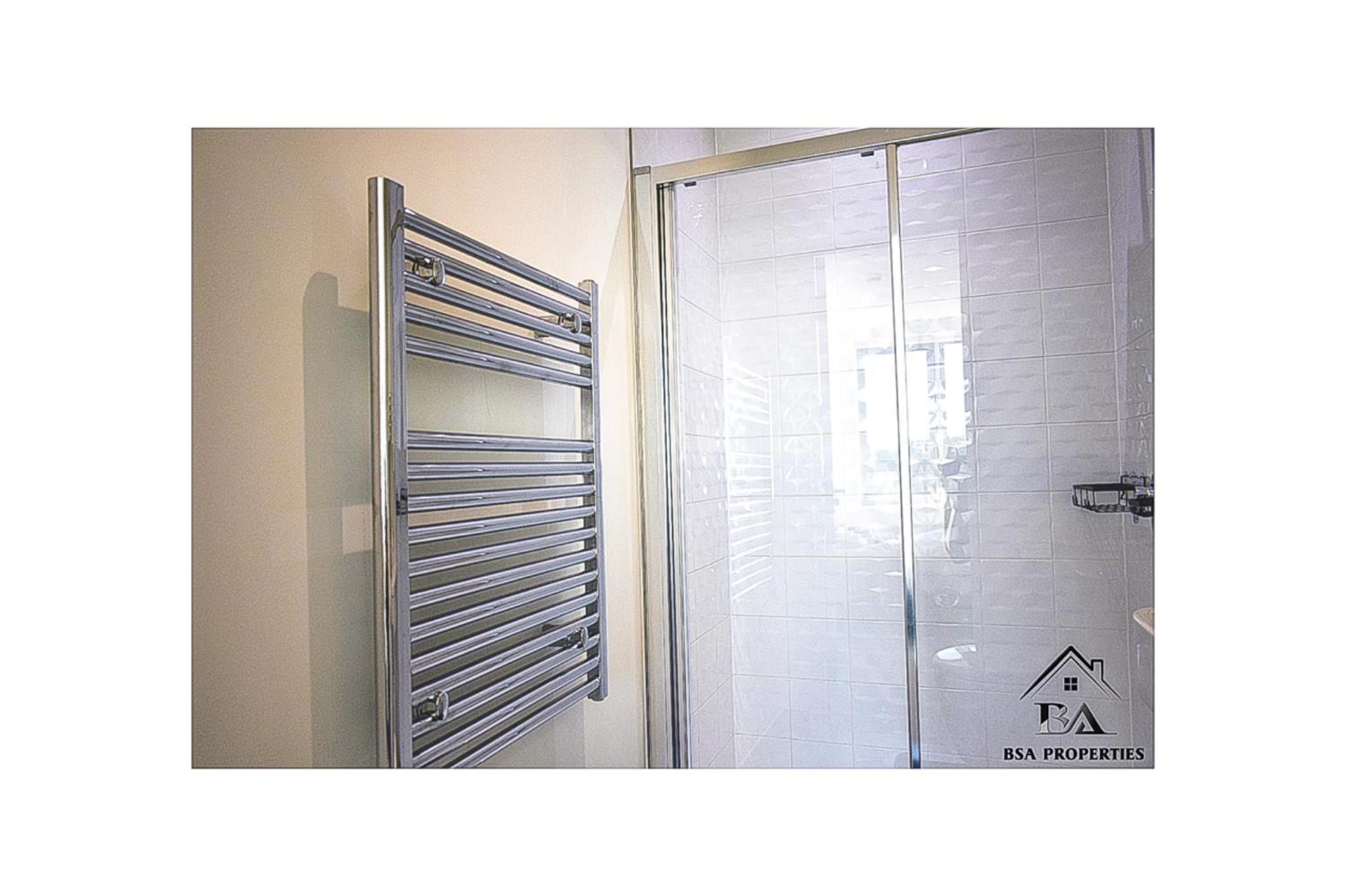 City Centre Apartment Close To Ascot & Legoland Sleep Upto 4 Guests - Parking On Request! Bracknell Ngoại thất bức ảnh