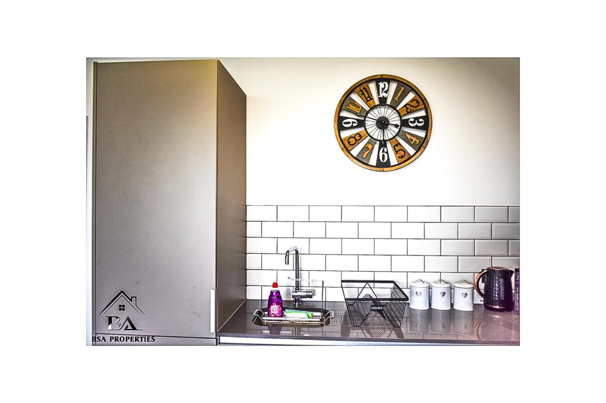City Centre Apartment Close To Ascot & Legoland Sleep Upto 4 Guests - Parking On Request! Bracknell Ngoại thất bức ảnh